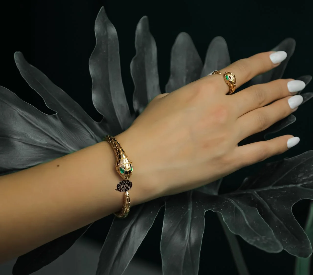 عکاسی صنعتی طلا و جواهرات قالیچی با کیفیت