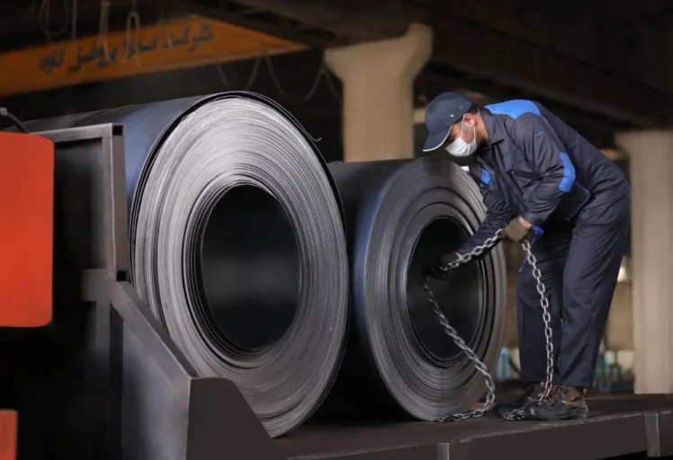 عکاسی صنعتی حرفه‌ای خط تولید فولاد موحد با تجهیزات پیشرفته