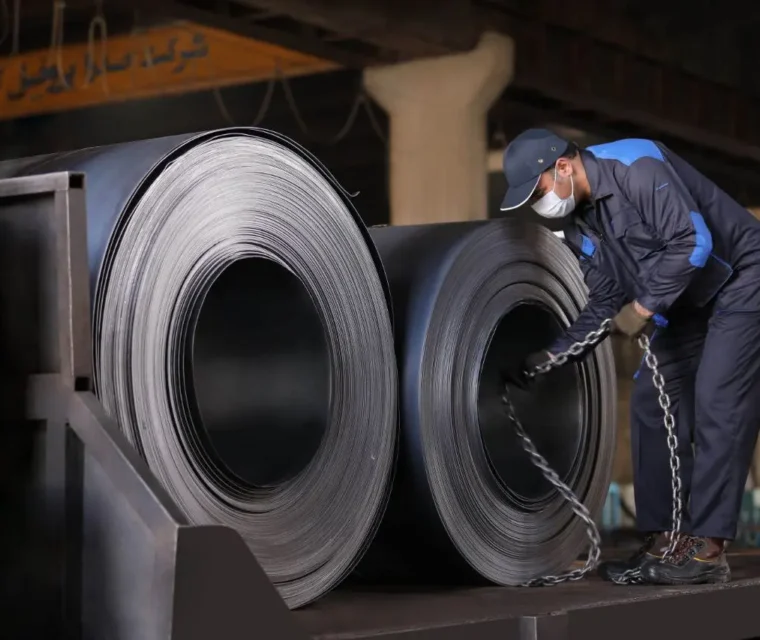 عکاسی صنعتی حرفه‌ای خط تولید فولاد موحد با تجهیزات پیشرفته