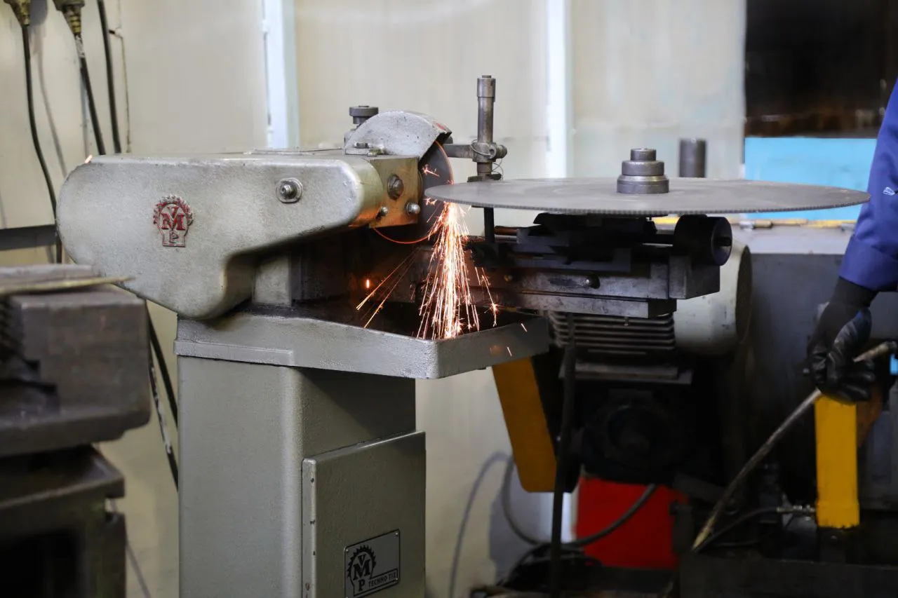 عکاسی صنعتی خط تولید فولاد موحد با کیفیت بالا