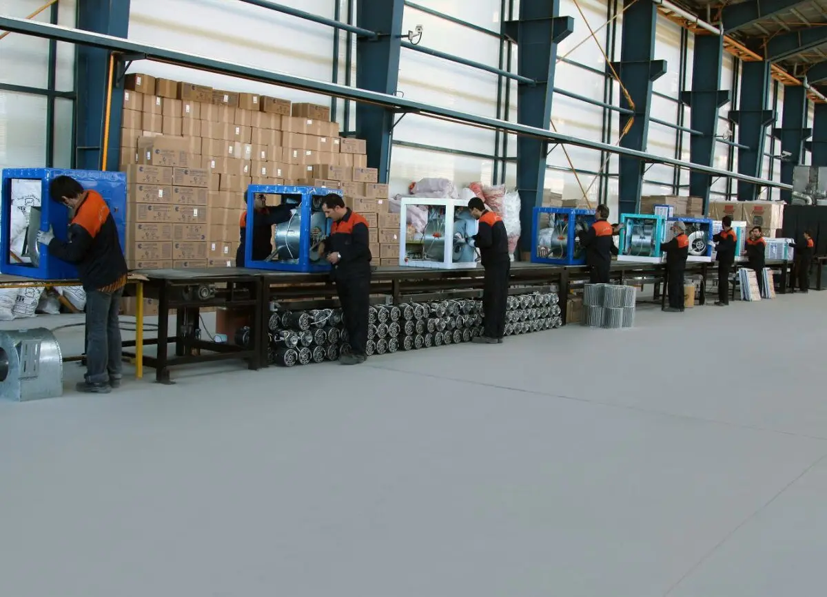 عکاسی صنعتی حرفه‌ای خط تولید لعاب بخاری و کولر