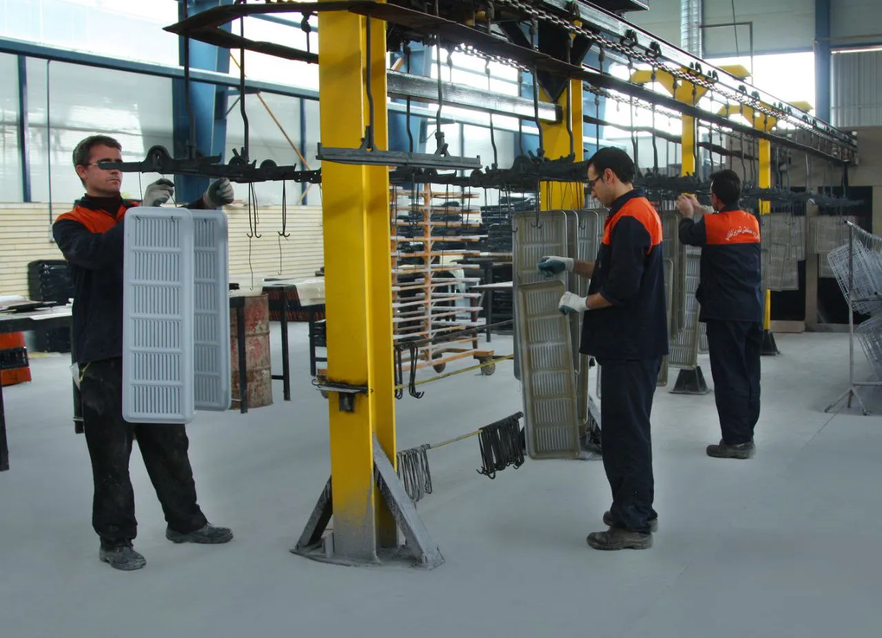 عکاسی صنعتی کارخانه تبریز لعاب با تمرکز روی خط تولید