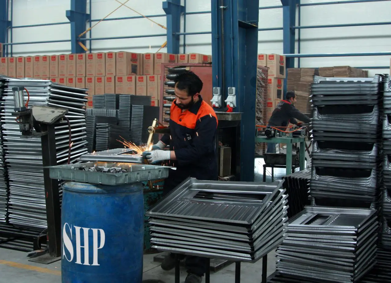 عکاسی صنعتی از خط تولید محصولات تبریز لعاب