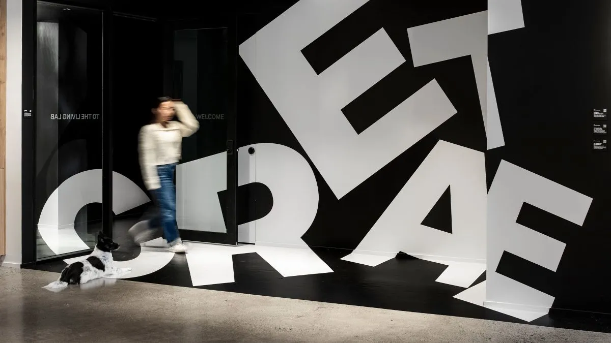 چطور برندسازی محیطی تجربه مشتری را ارتقا می‌دهد و هویت برند را متمایز می‌سازد.